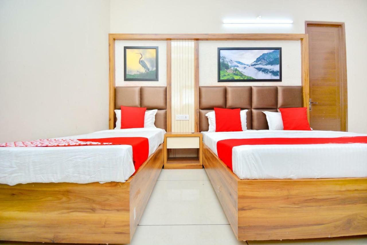 Hotel Oyo 40699 Grand Sokhi Tarn Taran Exterior foto
