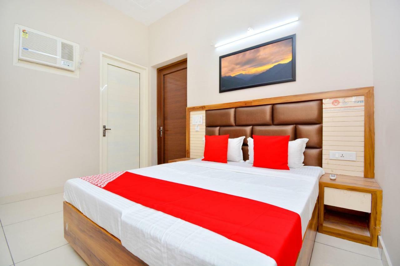 Hotel Oyo 40699 Grand Sokhi Tarn Taran Exterior foto