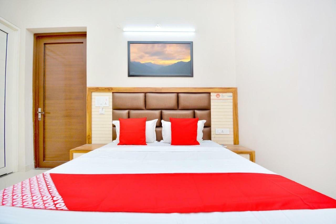 Hotel Oyo 40699 Grand Sokhi Tarn Taran Exterior foto
