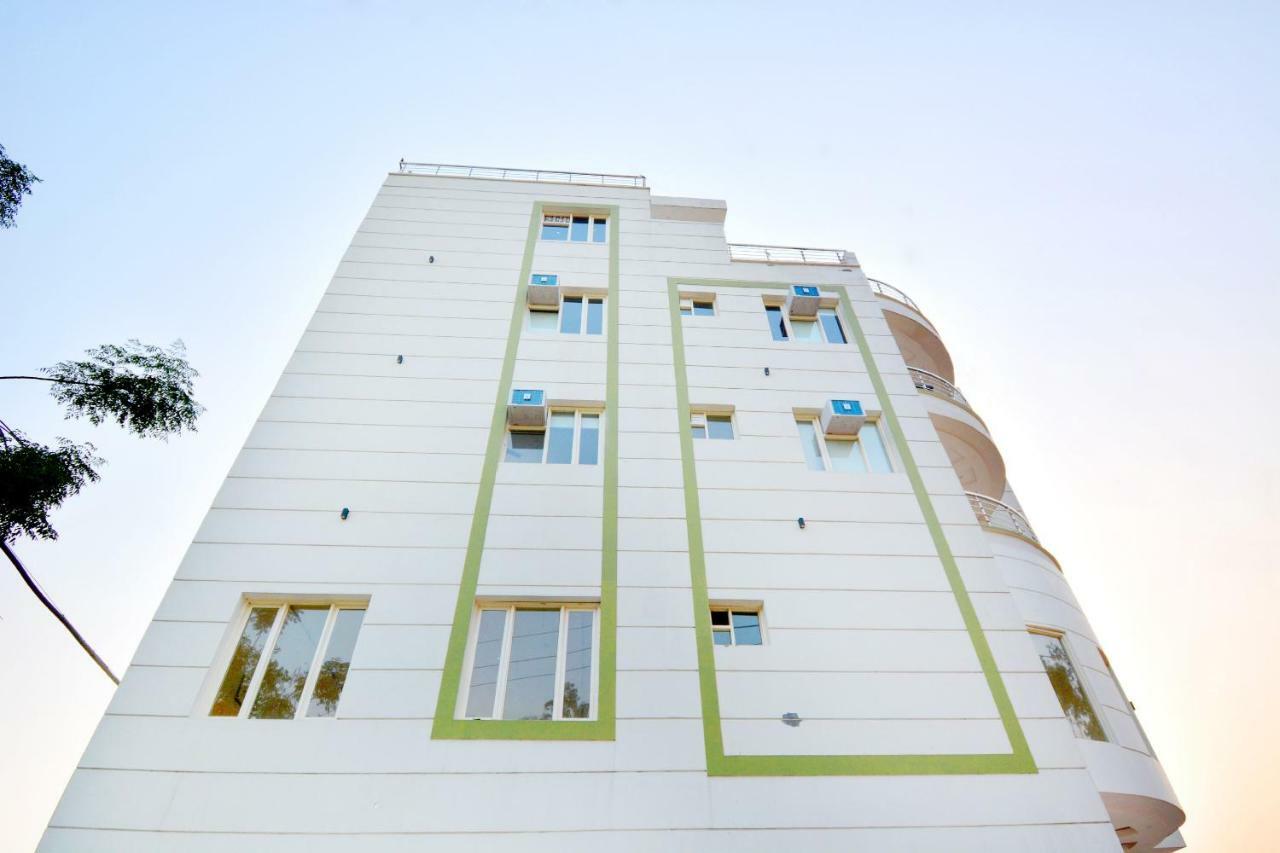 Hotel Oyo 40699 Grand Sokhi Tarn Taran Exterior foto
