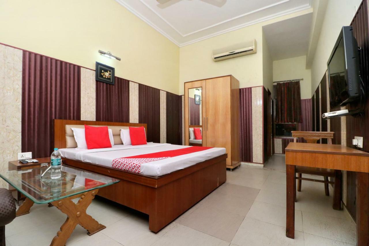 Hotel Oyo 40699 Grand Sokhi Tarn Taran Exterior foto