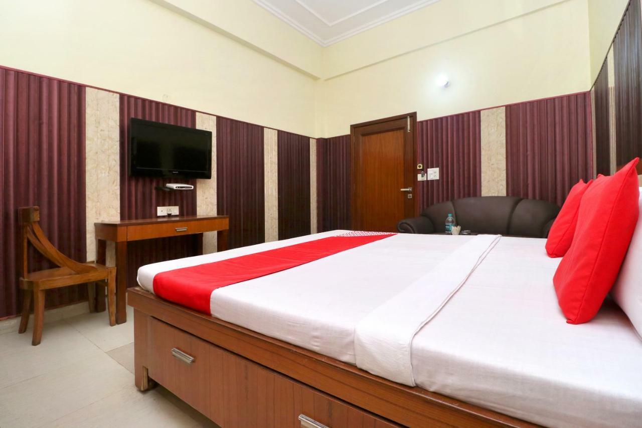 Hotel Oyo 40699 Grand Sokhi Tarn Taran Exterior foto